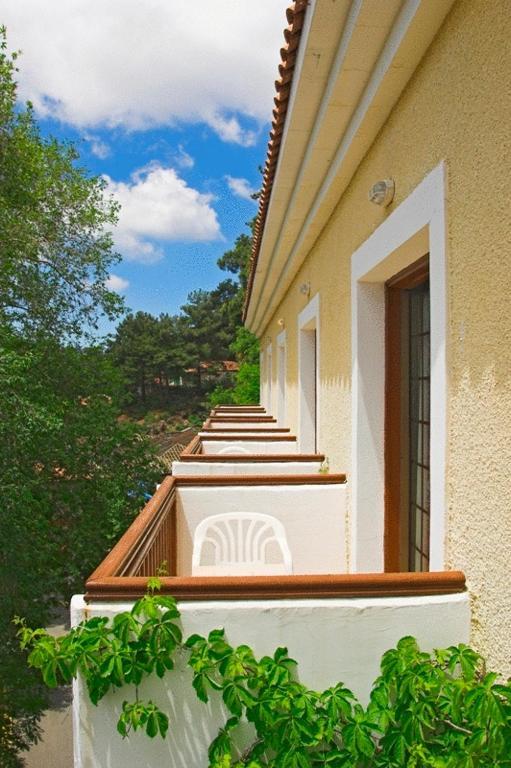 Pendeli Hotel Платрес Екстериор снимка